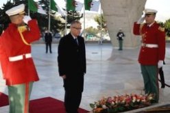 رئيس الحكومة الليبي يترحم على أرواح شهداء الثورة التحريرية بمقام الشهيد