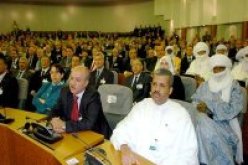 البرلمانيون الجزائريون يعتبرون أقوال هولاند حول مسألة الذاكرة غير كافية