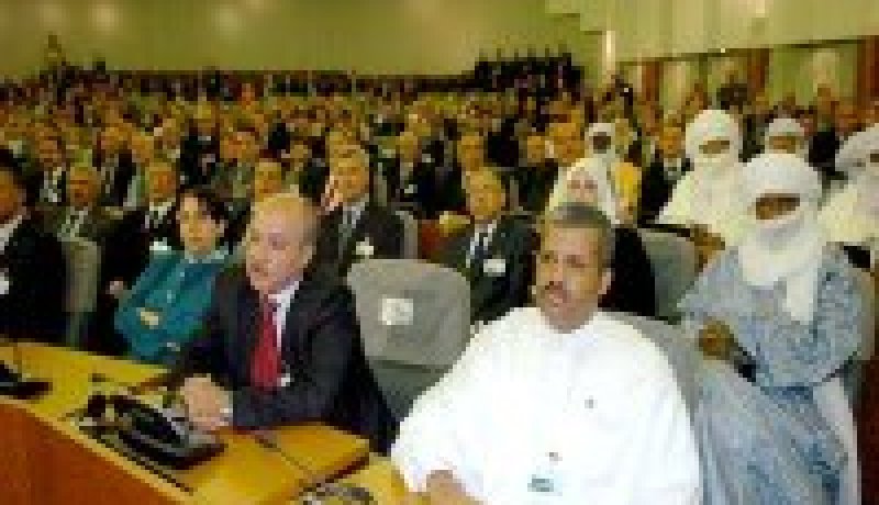 البرلمانيون الجزائريون يعتبرون أقوال هولاند حول مسألة الذاكرة غير كافية