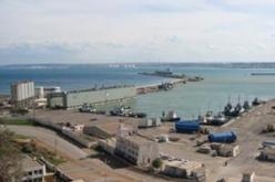 إطـــار يســــرق المــــازوت مـــن مينــــاء أرزيــــو لإشعــــال مدفأتــــه بوهــــــران