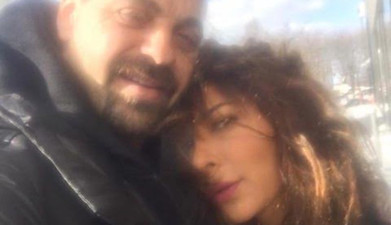 أصالة تهنئ زوجها بهذه الصورة