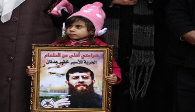 الأسير الفلسطيني “خضر عدنان” ينقل إلى المستشفى في حالة حرجة
