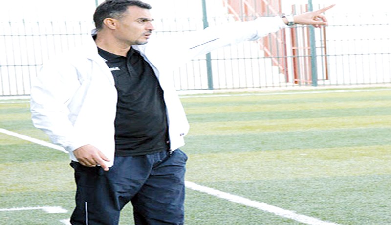 بالفيديو.. مجهولان يطعنان مدرب جمعية وهران ويرشّان اللاعبين بالغاز المسيّل للدموع!