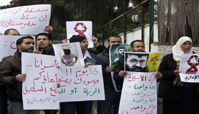 اسرى فلسطينيون يضربون عن الطعام  تضامنا مع الأسير عدنان