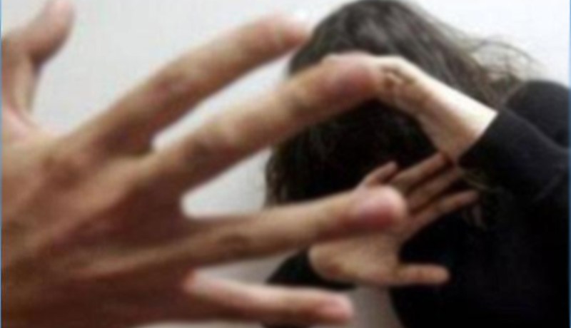 توقيف ثلاثة أشخاص من بينهم امرأة قاموا بتحويل مراهقة من منزلها العائلي