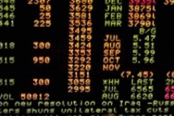 ارتفاع الدولار يؤدي إلى تراجع أسعار النفط بأزيد من دولارين بسوق لندن