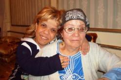 الممثلة الكوميدية عتيقة طوبال تنجو من موتٍ محقق في بيتها