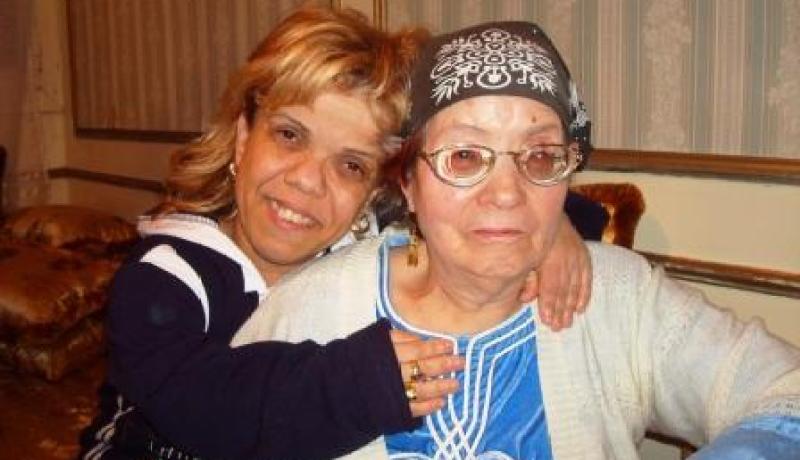 الممثلة الكوميدية عتيقة طوبال تنجو من موتٍ محقق في بيتها