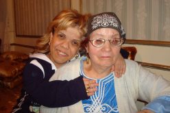 والدة الممثلة عتيقة في ذمة الله