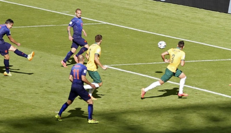 هولندا تواصل تألقها وتتخطى استراليا 3-2