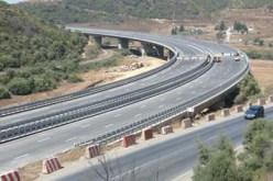 الطريق السيار شرق  غرب و الطريق الوطني 5 مقطوعان من طرف مواطنين بالقرب من الياشير