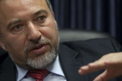 ليبرمان يشترط رحيل عباس للتفاوض مع الفلسطينيين