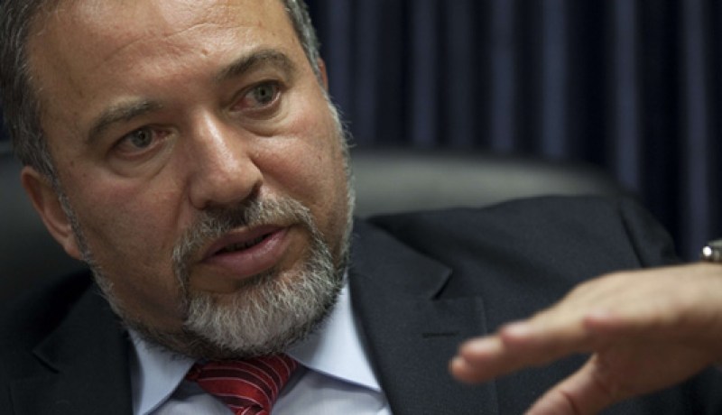 ليبرمان يشترط رحيل عباس للتفاوض مع الفلسطينيين