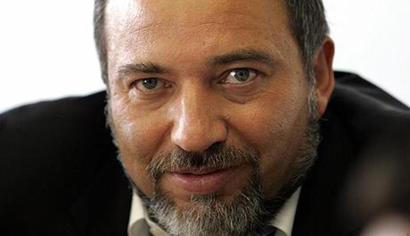 توجيه تهمة خيانة الأمانة لوزير الخارجية الإسرائيلي ليبرمان وإسقاط التهمة الكبرى