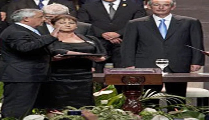رئيس غواتيمالا الجديد يؤدي اليمين الدستورية
