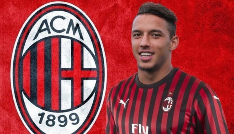 ميلان ينفي إصابة لاعبيه بفيروس “كورونا”