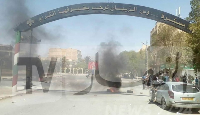 بالصور.. احتجاجات في بسكرة بسبب الإنقطاعات المتكررة للكهرباء