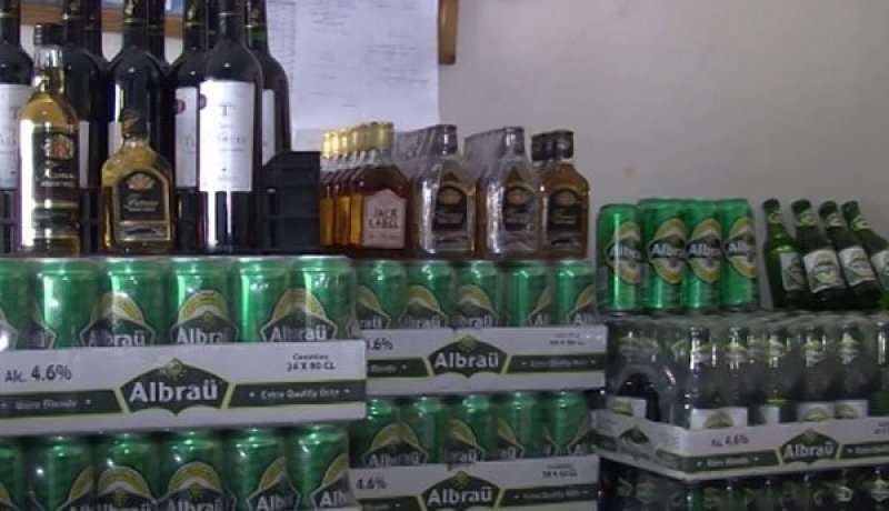 توقيف 3 مروجين وحجز 858 قارورة خمر في معسكر