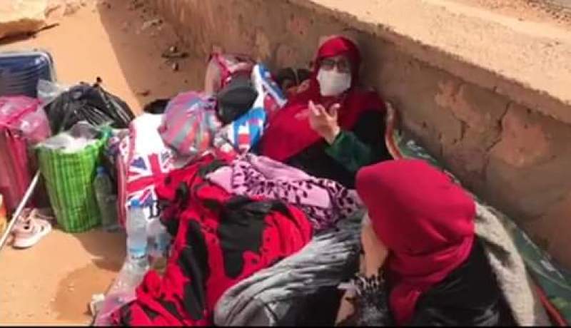 عائلة جزائرية عالقة بمعبر الدبداب الحدودي تناشد رئيس الجمهورية بالتدخل