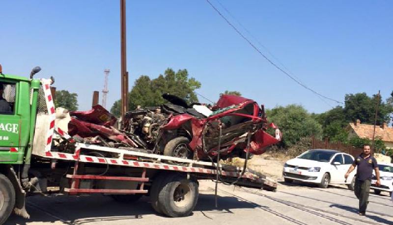 بالصور حادث إصطدام قطار بسيارة في البليدة