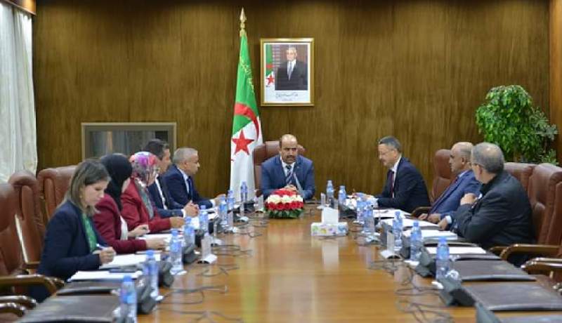 إحالة مشروعي قانون المالية والإجراءات الجزائية على لجنتي المالية والشؤون القانونية بالبرلمان