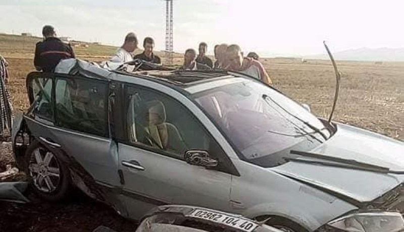 بالصور.. قتيل وجريح في حادث مرور بخنشلة