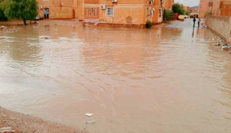 بالصور.. سيول وفيضانات تجتاح قرية قير لطفي في بشار