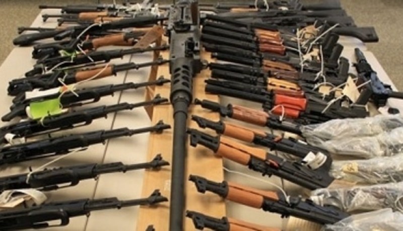 حجز أسلحة وذخيرة وملابس عسكرية داخل ورشة سرية في عين وسارة بالجلفة