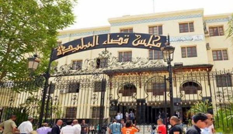 نزلاء متهمون بالاغتصاب داخل السجن يحولون قاعة المحكمة إلى فوضى ويتحدون القاضي بعبارات مهينة
