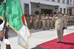 بالصور.. الفريق أحمد ڤايد صالح  يشرف على حفل لتقليد الرتب وإسداء الأوسمة