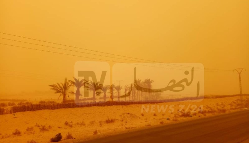 الوادي.. تطاير غبار كثيف ورياح وسماء حمراء