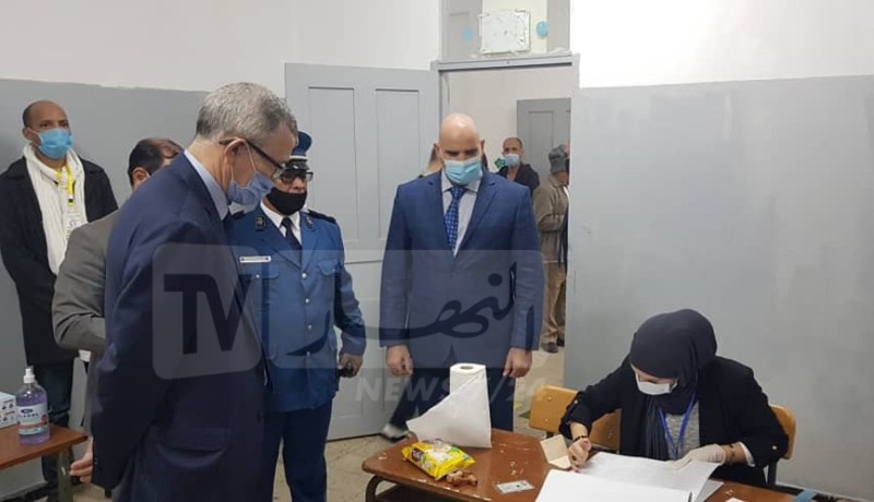 الدستور الجديد.. وزير الاتصال يدلي بصوته الاستفتائي