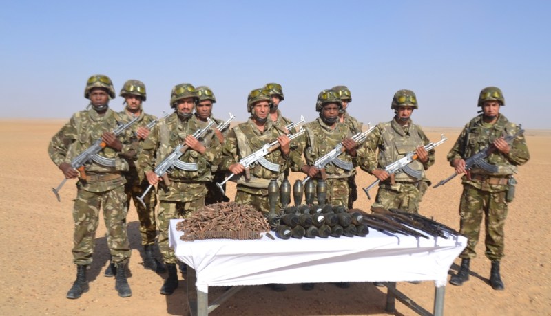 بالصور.. الجيش يكشف مخبأ يحتوي على 30 قذيفة هاون بتمنراست