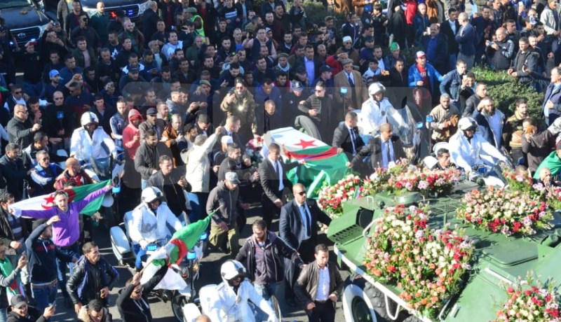 الرئيس المدير العام لمجمع سيدار عنابة يعزي عائلة الفقيد المجاهد قايد صالح