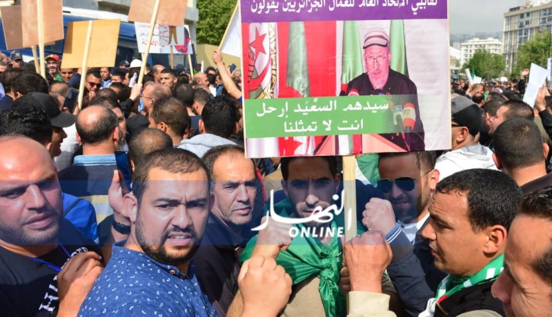 بالصور والفيديو.. وقفة إحتجاجية حاشدة أمام مقر “UGTA” للمطالبة برحيل سيدي السعيد