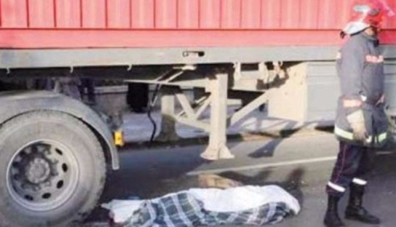 وفاة رضيعة تحت عجلات شاحنة أخيها بالوادي