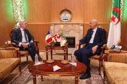 وزير المجاهدين يبحث مع السفير الفرنسي سبل تعزيز وترقية العلاقات الثنائية