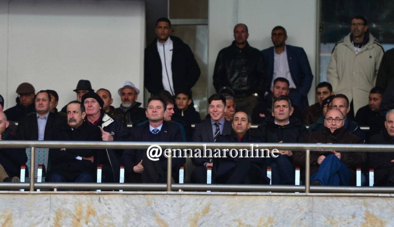 بالصور.. وزير الإتصال والسفير الفرنسي يتابعان الداربي !