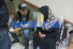 بالصور.. حشود مع والدة أحد الأنصار الموقوفين بمحكمة برج بوعريريج