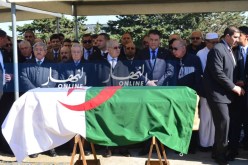 بالصور.. تشييع جثمان الراحل عبد المالك قنايزية بمقبرة سيدي يحيى