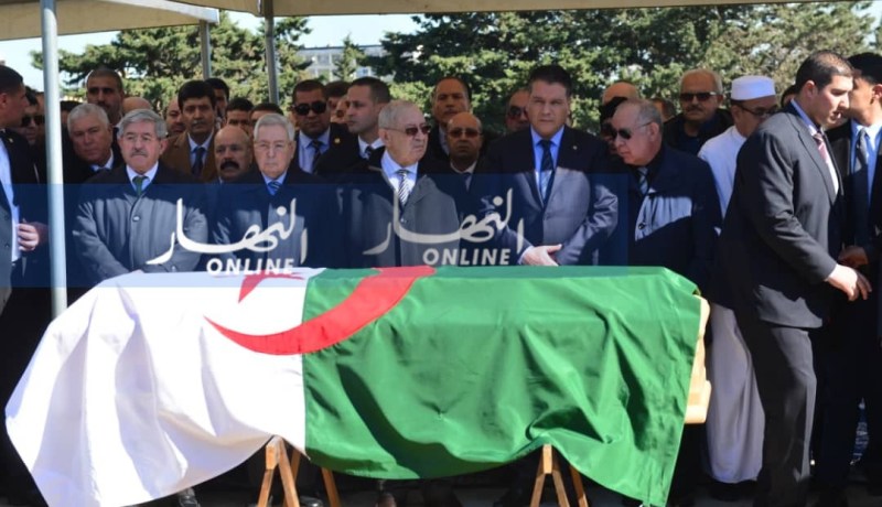 بالصور.. تشييع جثمان الراحل عبد المالك قنايزية بمقبرة سيدي يحيى