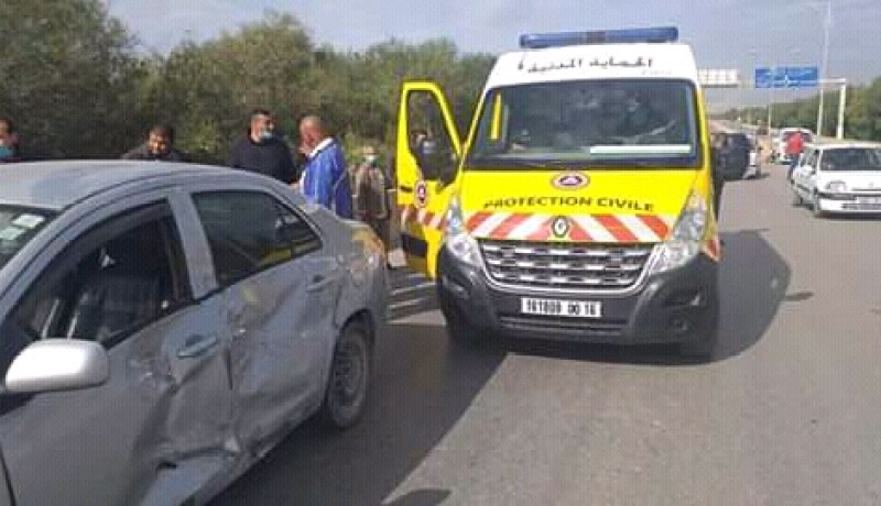الشلف: جريح في إصطدام بين سيارتين وشاحنة ببوقادير