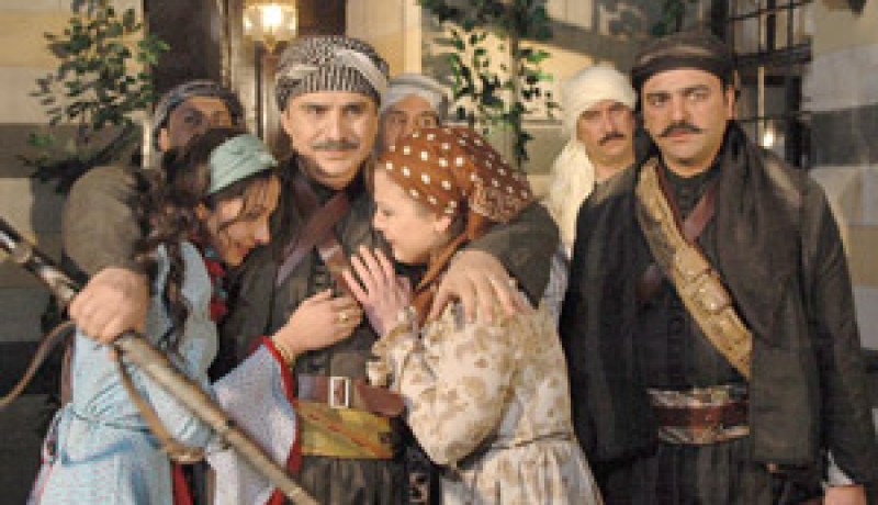 “النهار” تدخل “الحارة”، تفتح بابها وترصد كواليس الجزء الثالث “النوري”: العمل لم يعد ملكنا، ولم أطلب سوى الاطلاع على النص “المصري”: العقيد أبوشهاب سيمسك بزمام الأمور ويتفاعل مع الثوار