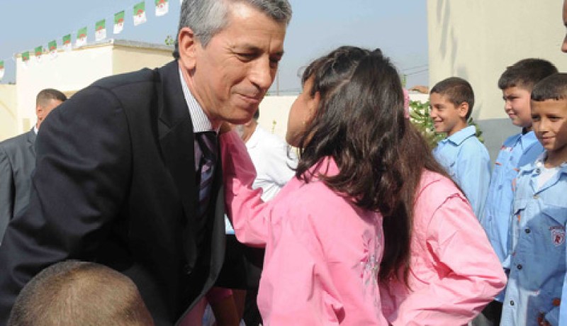 بابا أحمد :مشكل اكتظاظ الأقسام متحكم فيه