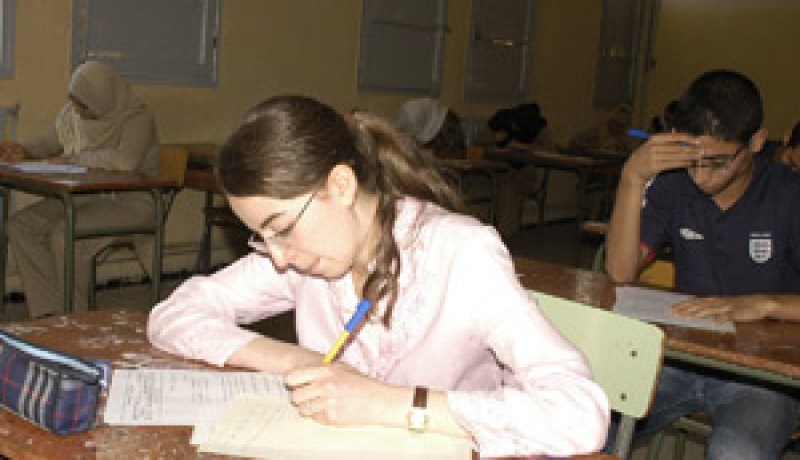 240 تلميذ سجلوا تأخرا في استكمال الدروس، بن بوزيد:3 مواضيع اختيارية في امتحان مادة الفلسفة والمؤسسات التربوية ستبقى مفتوحة للتلاميذ.. والأساتذة في مناصب عملهم إلى غاية 6 جوان المقبل و 39 ألف تلميذ استفادوا من دروس الدعم بتخصيص 4 ملايير دينار
