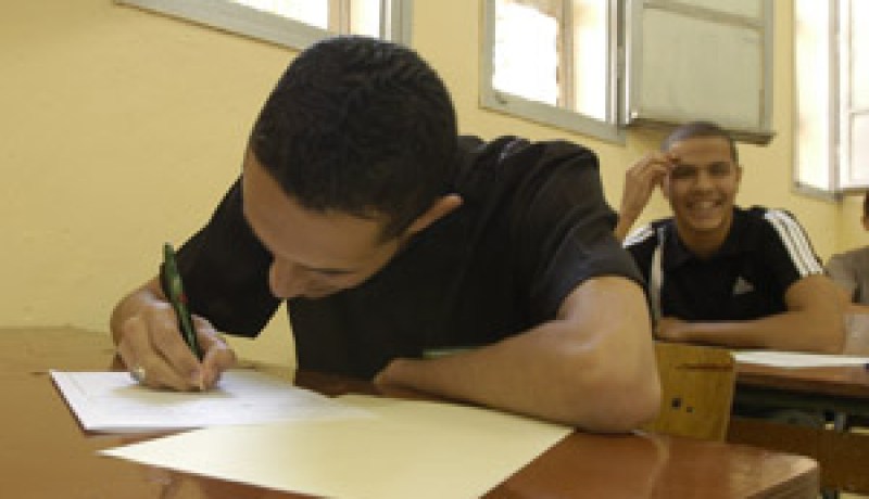 600 ألف مترشح موزعين على 2162 مركز على مستوى 48 ولاية يجتازون امتحان البكالوريا انطلاقا من اليوم:110 آلاف أستاذ للتأطير و25 ألف أستاذ لضمان عملية التصحيح والإعلان عن النتائج يوم 10 جويلية المقبل