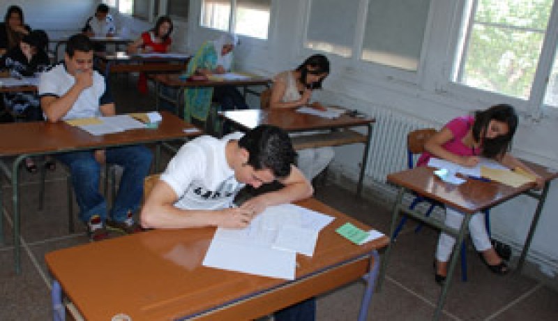 المترشحون يدعون الوزير بن بوزيد إلى إنصافهم في امتحان مادة الإنجليزية ويتوقعون نسبة نجاح تفوق 50 بالمائة