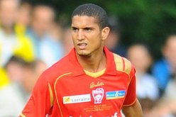 اللاعب الدولي‮ ‬المغربي‮ ‬كريتيان بصير‮: ''‬لا أتوقع تكرار سيناريو مصر وسنخوض مباراة الخضر وكأننا‮ ‬ لا نملك أية نقطة في‮ ‬رصيدنا‮'' ‬