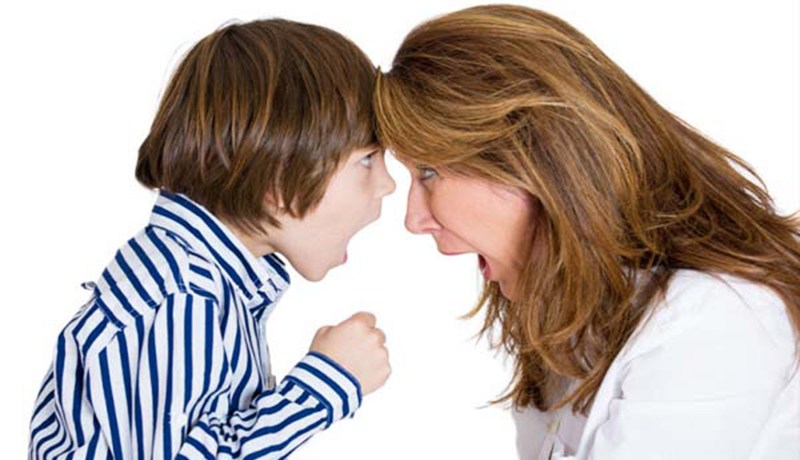 أشك في سلامتها العقلية لأنها تتصرف مع الجميع بعدوانية