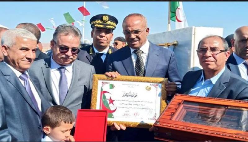 بالصور .. بدوي يضع حجر الأساس لبناء 1000 وحدة سكنية ببسكرة